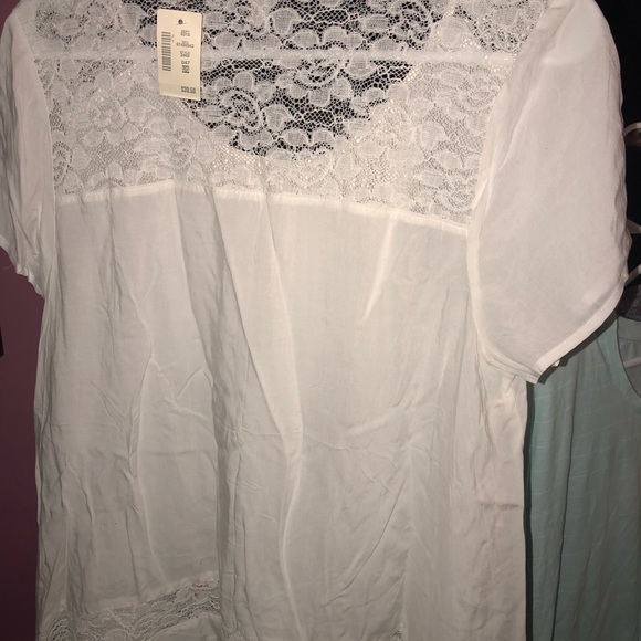 Beautiful Top - Picture 2 of 2